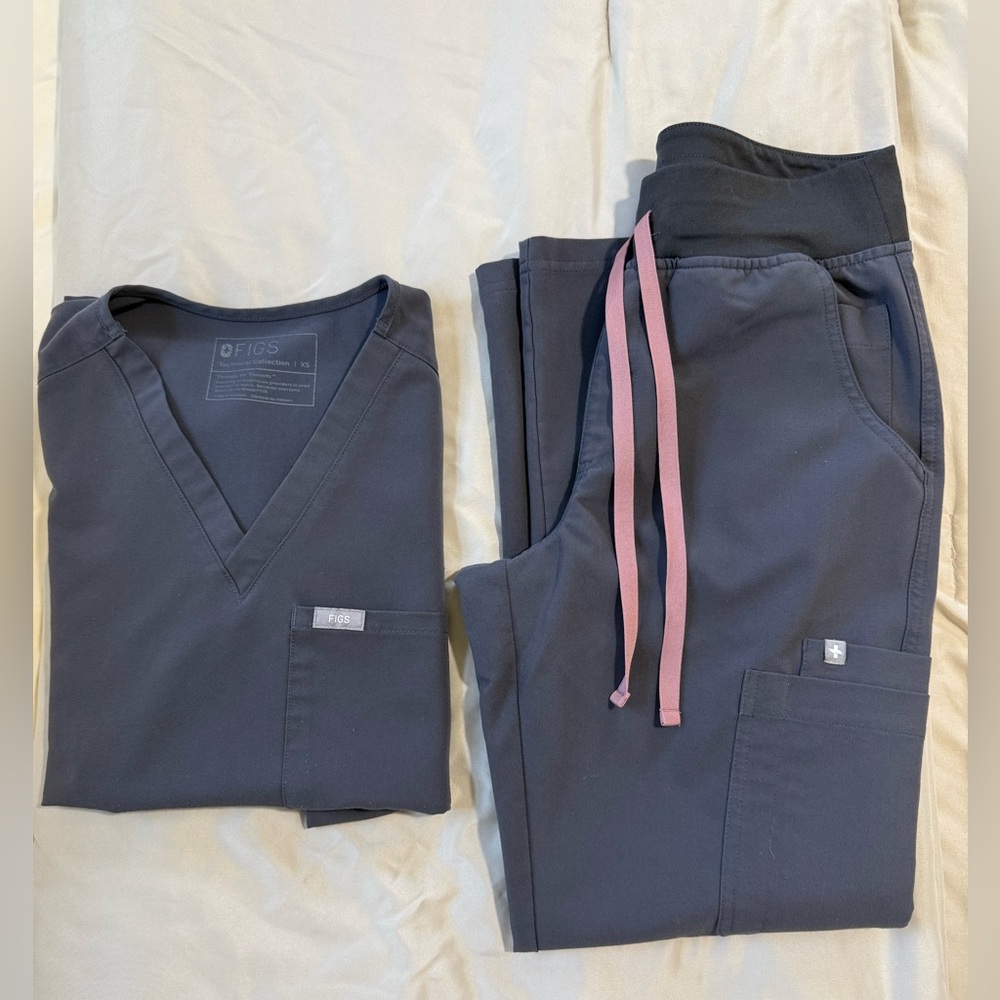 Figs Charcoal Scrub Set